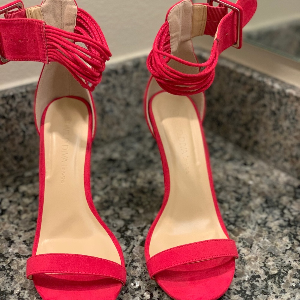 Ankle strap stilettos.Colour:fuchsia